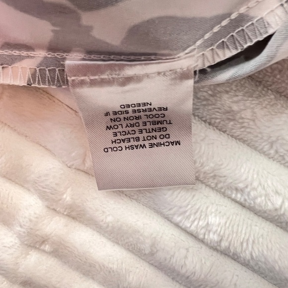 #A024   For Her NYC  Black & White Off-Shoulder Peplum Top  Size S  NWT - Picture 9 of 13